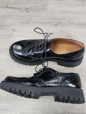 La CANADIENNE Black Patent Lace-Up Lug Sole Brogues